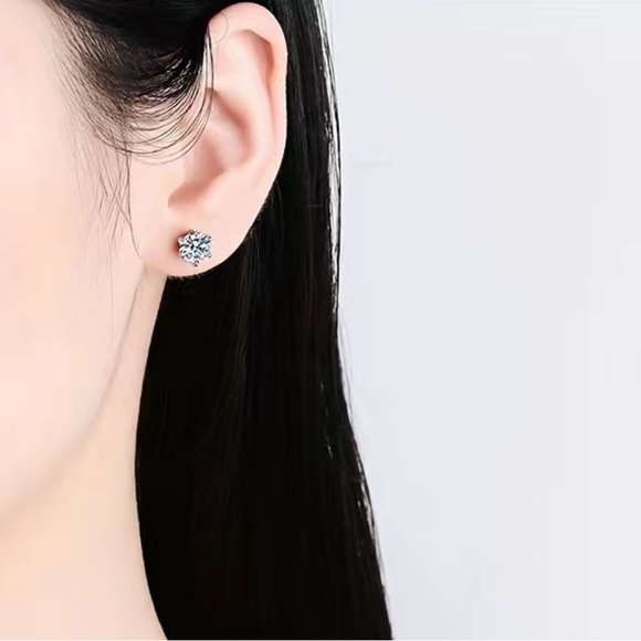 NWT 🤍 .925 STERLING SILVER 1.0 CARAT WHITE MOISSANITE 6-PRONG STUD EARRINGS - Picture 5 of 10